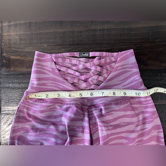 EUC BOMBSHELL SPORTSWEAR SEXY BACK LEGGING, ORCHID SIZE SMALL **sold out online! - Picture 8 of 11